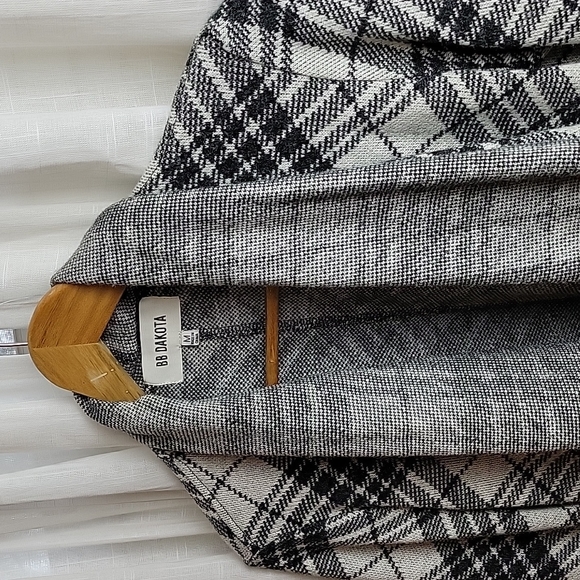 BB Dakota Plaid Black and White Cardigan Size M - Picture 2 of 6